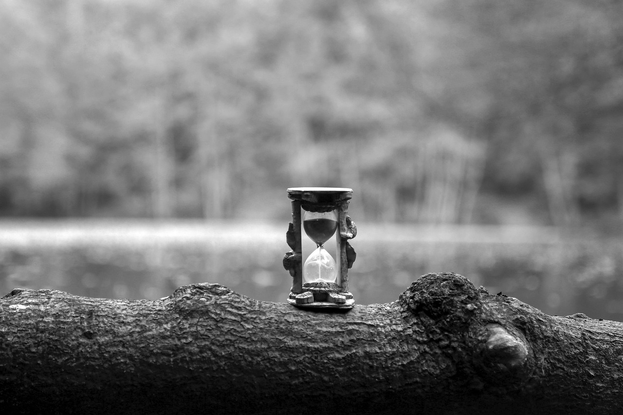 hourglass, black white, white